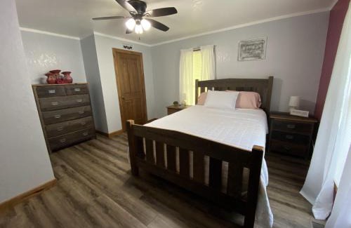 Flat Rock House | Peaceful Meadows
