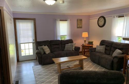 Flat Rock House | Peaceful Meadows