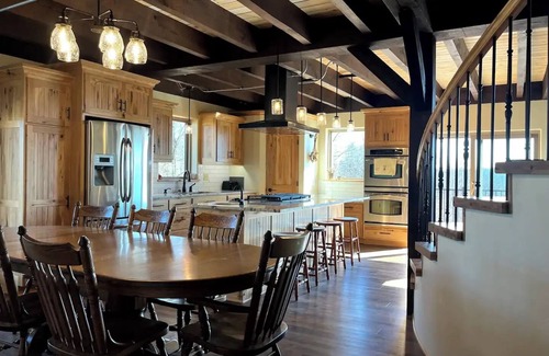 Dundee House | Peaceful Meadowsnn
