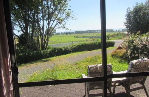 Waitakaruru Apartment | Peaceful Miranda area and less than an hour to AucklandnSleeps three