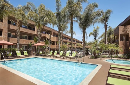 Mission Valley Hotel | Peaceful Mission Valley Room - Two Family Ready Stays