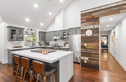 Felton House | Peaceful Modern Retreat at East Creek