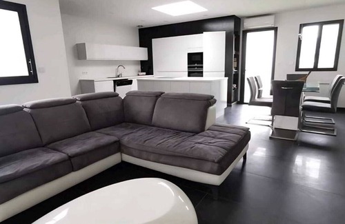 Rosporden House | Peaceful, modern wooden house 15 minutes from the beach