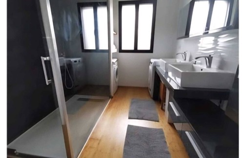 Rosporden House | Peaceful, modern wooden house 15 minutes from the beach