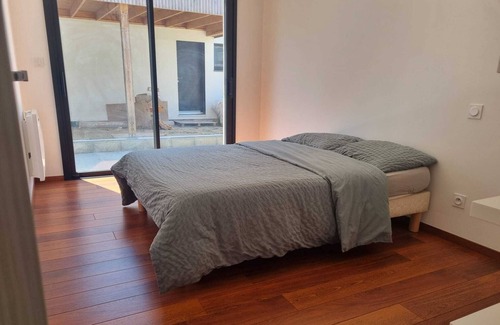 Rosporden House | Peaceful, modern wooden house 15 minutes from the beach