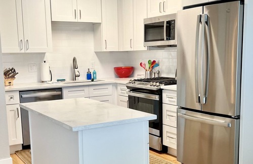 Brentwood-Darlington House | Peaceful, Newly Renovated Home Away From Home