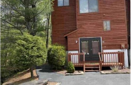 Woodridge House | Peaceful Oasis Nestled in a Wooded Community Perfect for Couples and Families.