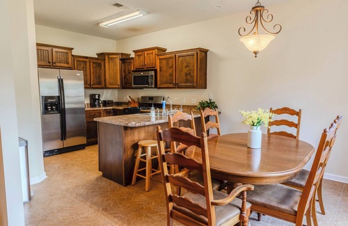 Oxford House | Peaceful Oxford Getaway — Minutes from Grove, Square, Taylor Grocery