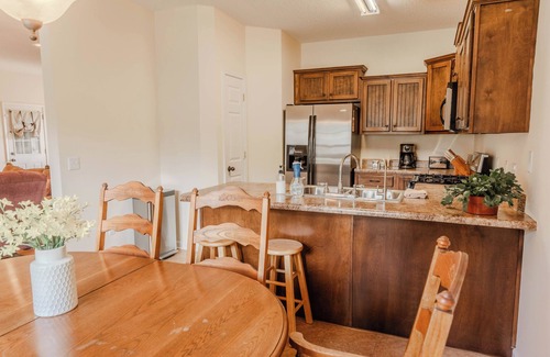 Oxford House | Peaceful Oxford Getaway — Minutes from Grove, Square, Taylor Grocery