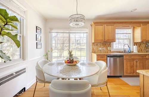 Heathcote House | Peaceful Palette: 35 mins to NYC