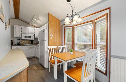 Stanton House | PEACEFUL PASTURE OPEN FIELD HORSE VIEWS wd HOTTUB