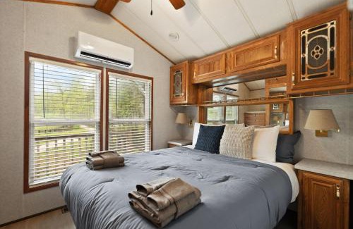 Stanton House | PEACEFUL PASTURE OPEN FIELD HORSE VIEWS wd HOTTUB