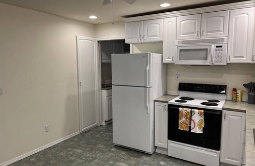 Education Hill Apartment | Peaceful place mins to downtown with workspace and kitchen