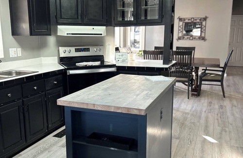 Eagle House | Peaceful/quiet 3 bedroom overlooking the town of Eagle with amazing views!