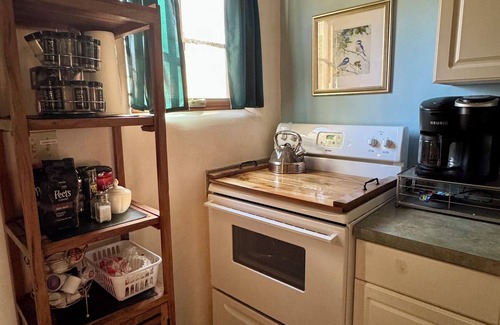 Taos House | Peaceful/Relaxing. Walking distance to the Taos Plaza, side-walks all the way.