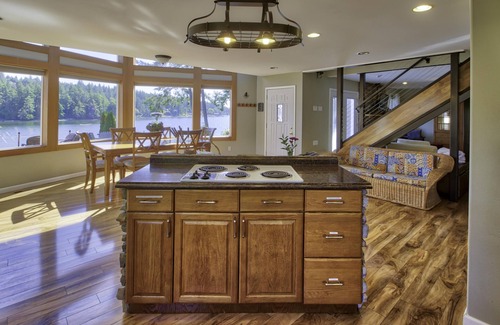 Longbranch House | Peaceful & Relaxing Waterfront Retreat on a Deepwater Cove with Wildlife Viewing
