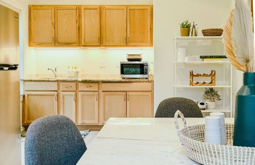 Carver House | Peaceful retreat backed up to Oxbow Park