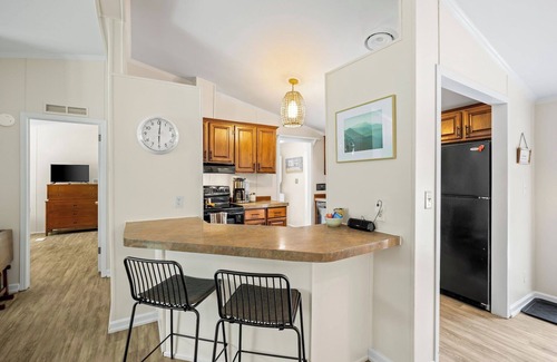 Glace House | Peaceful Retreat on Potts Creek. Pet Friendly!
