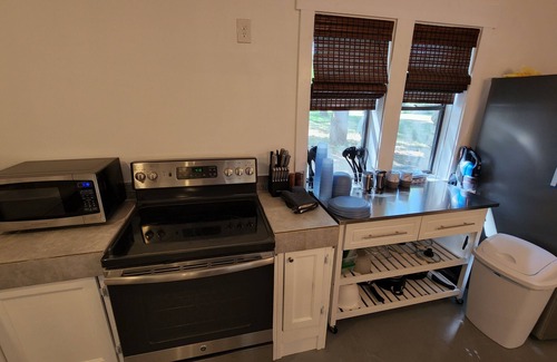 Bastrop Cottage | Peaceful Riverfront Cottage: 1 Acre, only 5 mins from downtown Historic Bastrop