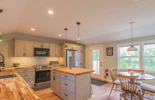 Hope Apartment | Peaceful Riverfront Retreat in Hope, R.I.