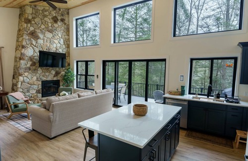 Bruceton Mills Cabin | Peaceful Riverside Cabin with Hot Tub. Near WVU & Cheat Lake. Sleeps 10