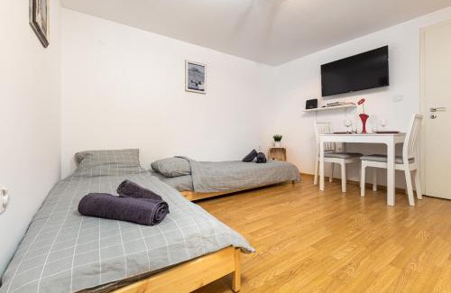 Plovdiv Apartment | Peaceful Riverside Studio with private Patio Garden Center