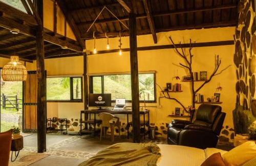 Jerico Apartment | Peaceful rustic cabin steps from town