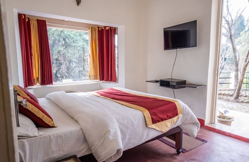 Bhimtal Bed & Breakfast | Peaceful, scenic, surrounded by green or snowy hills, far away from the city.