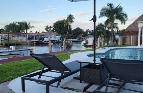 Garden Isles House | Peaceful, Serene Waterfront- Jacuzzi Heated Pool and BBQ Grill