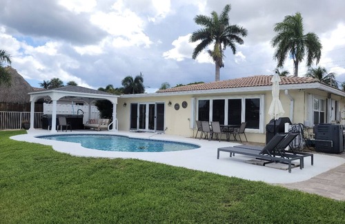 Garden Isles House | Peaceful, Serene Waterfront- Jacuzzi Heated Pool and BBQ Grill