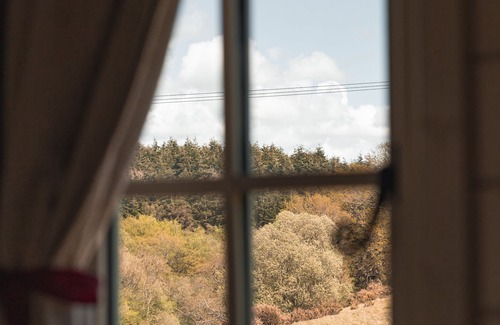 Bilsington Cabin | Peaceful shepherd's hut for secluded rural relaxation.