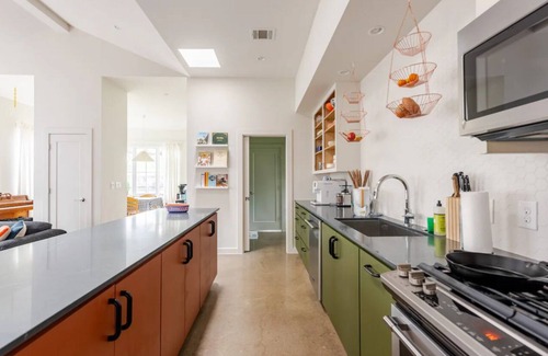 South Manchaca House | Peaceful South Austin Designer Retreat – Yard, Pool & Patio