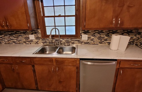 Albany House | PEACEFUL SPACIOUS CENTRALLY LOCATED HOME IN VERY SAFE QUIET AREA