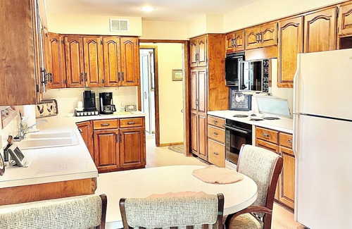 Hutchinson House | Peaceful Spacious Country house only 8 mins from the Kansas State Fairgrounds