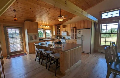 Palmyra House | Peaceful, Spacious Lodge with Golf & Sunset Views