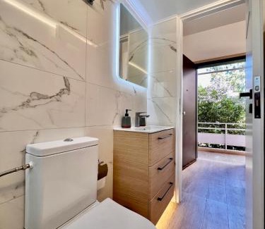 Voula Apartment | Peaceful Studio 2 mins from beach and main square