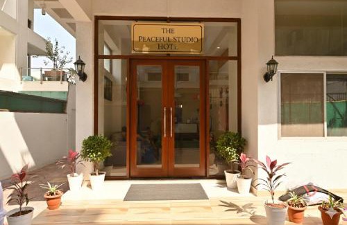 Belapur Hotel | peaceful studio