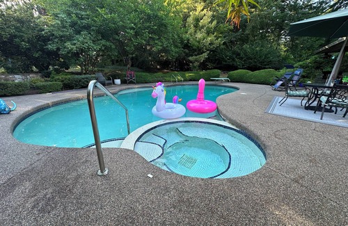 Guildford Apartment | Peaceful Studio Suite Escape w/Crystal Clear Pool