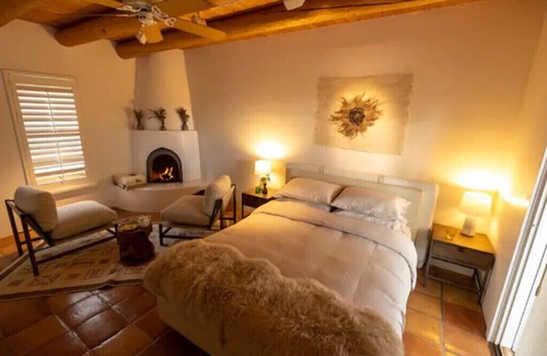Ojo Caliente Hotel | Peaceful Suite in Desert Inn- Acoma Queen Room