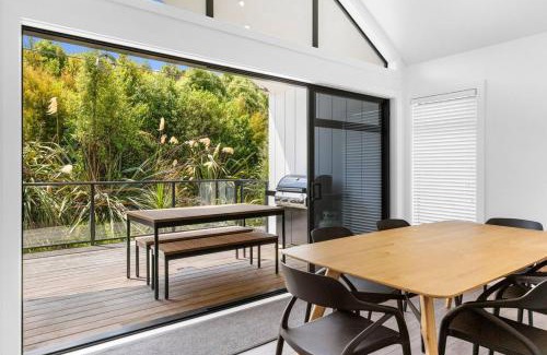 Nukuhau House | Peaceful Taupo Escape With King Suite and Comfort