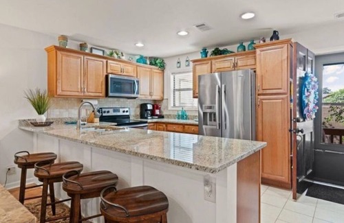 Saint Simons Island Condo | Peaceful Tides - A Beautifully updated Harbour Oaks Condo close to everything!