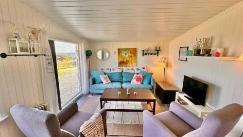 Flakstad Ski Chalet | Peaceful village of Nesland