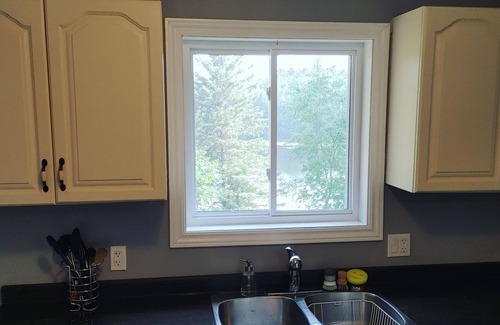 Frontenac Cottage | Peaceful waterfront, 3-bedroom with AC near Westport