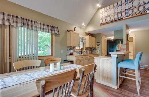 Alger House | Peaceful Waterfront Cabin on Tittabawassee River!