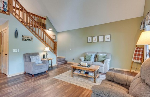 Alger House | Peaceful Waterfront Cabin on Tittabawassee River!