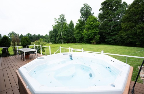 Helmsburg Cottage | Peaceful Wayside Cottage in the country 5 miles north of Nashville, IN!
