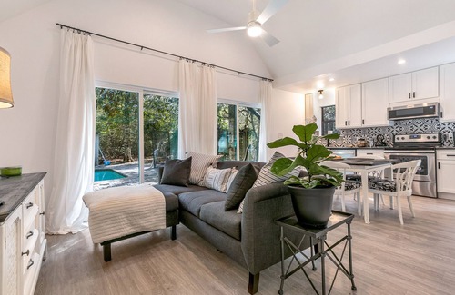 Pine Grove House | Peaceful Wooded Garden Setting