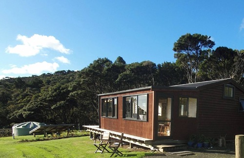 Ahipara Cottage | Peacefully private. A welcome retreat away from the bustle of the beach.
