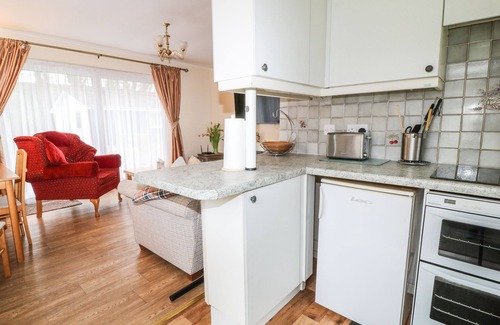 Liskeard Cottage | PEACEHAVEN, pet friendly, with a garden in Liskeard