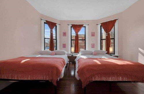 East Rock Apartment | Peachy Paradise in East Rock Near DT/Yale
